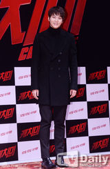 组图：金亚中朱元宣传《Catch Me》接受测谎