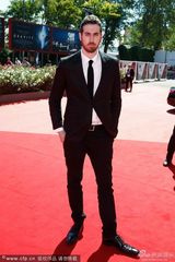 组图：《圣餐》首映 导演领衔电影人黑衣亮相