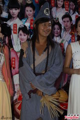 组图：《新济公》横店热拍 陈浩明陈紫函等现身