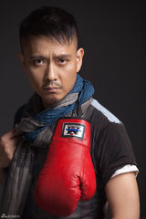 组图：谢君豪运动时尚大片展熟男硬汉风