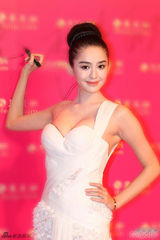 组图：刘涛扮邓丽君致敬经典 刘雨欣酥胸半露