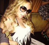 组图：玛利亚-凯莉携双胞胎儿女度假享受自在时光