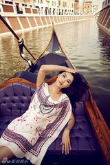 组图：莫小棋欧洲写真大片曝光 玩转时尚精致风