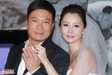 组图：香港艺人钱嘉乐汤盈盈结婚 接吻秀对戒
