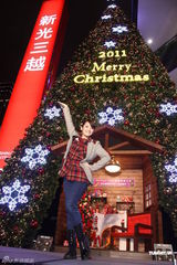 组图：林依晨单身过圣诞 深思熟虑才决定暂息影