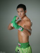 组图：郑晓东新功夫写真 性感身材显男儿本色