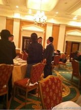 组图：赵薇携夫为爱女摆周岁宴 请小丑玩杂技放烟火