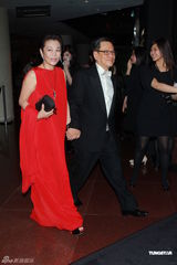 组图：林青霞典雅亮相活动 徐子淇白裙显高贵