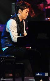 组图：韩歌手蜘蛛等出演音乐节目《You and I》