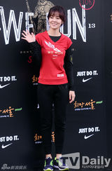 组图：宋智孝等参加长跑活动 俊美夫妇携手亮相