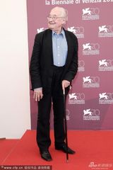 组图：《瓦文萨》发布会 演员搞怪逗乐全场