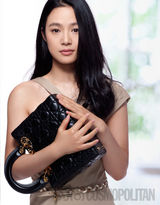 高清图：周韵写真登杂志封面 传递温暖春日气息 