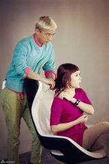 组图：邵桐白发抢镜成《女人帮》时尚男闺蜜