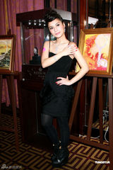 组图：阿娇阿SA合体出席珠宝展 姐妹花大方谈情