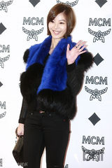 组图：少时徐贤等撑品牌活动 SHINee帅气献唱