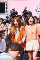 组图：SHE十周年纪念活动 Selina发短片盼早日归队