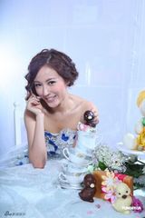 组图：刘心悠化身花仙子 散发高贵优雅气质