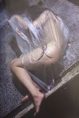 组图：日女星水野美纪黑暗系大尺度写真