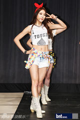 组图：韩团Dal★shabet首唱会热裤辣舞