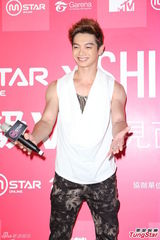 组图：SHINee自曝爱玩网游 成员模仿女生跳舞