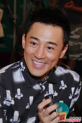 组图：《男人如衣服》迎中秋 林峰与熊黛林比高