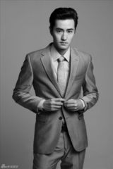 组图：杨立新杨玏登时尚杂志演绎情深父子