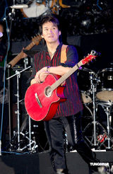 幻灯图：纵贯线香港告别演出 四歌手分享一年感受