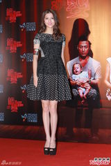 高清组图：吴千语叹没空庆生 与林峰情侣同台