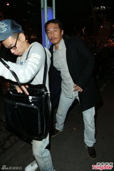 组图：陆川戴立忍曾宝仪等现身张震婚礼