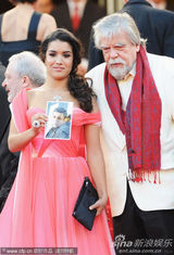 幻灯图集：《人与神》首映 艾曼纽-贝阿捧场