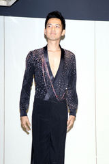 组图：钟汉良为粉丝见面会练舞 国标舞王再现