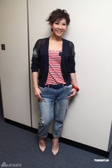 组图：郑欣宜参演舞台剧 生日与郑少秋庆祝