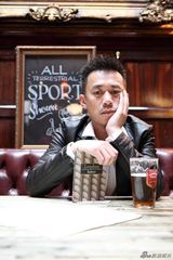 组图：王学兵伦敦写真展现英伦范儿