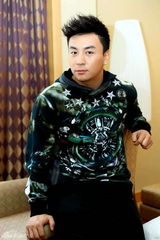 组图：独家对话释小龙 回应打人事件