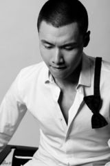 组图：于滨黑白大片展不羁男人魅力