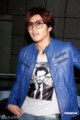 幻灯图：杨丞琳个唱与言承旭甜蜜拥抱 群星助阵观战