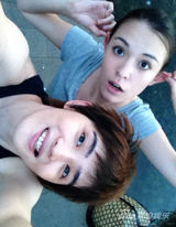 组图：纪佳松张榕容补办婚宴 亲嘴秀恩爱