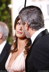 高清组图：乔治-克鲁尼携女友 深情款款甜蜜互望