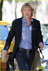 组图：《鸟为食亡》开拍 安妮斯顿拖鞋短裙清凉