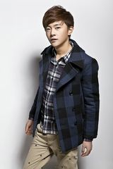 组图：张皓然最新写真曝光 变身帅气潮男