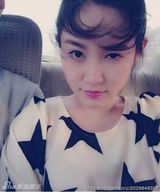 组图：好声音那英组冠军萱萱美艳私照 红唇性感