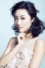 组图：张馨心俏丽写真尽显娇美可爱
