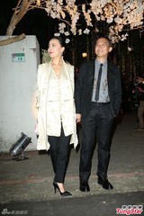 组图：梁朝伟刘嘉玲挽手出席张震婚礼秀恩爱