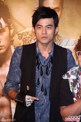 组图：周杰伦《天台》邀曾志伟纳豆柯有伦宣传