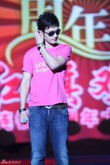 幻灯图：黄晓明表演追求完美效果 敬业排舞