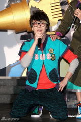 组图：Circus年底跨界发新碟 爱莎献上“爱的巴掌”