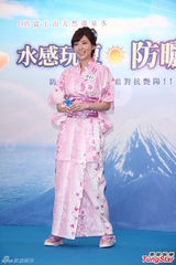 组图：宅男女神郭雪芙穿和服代言 大谈夏日美白