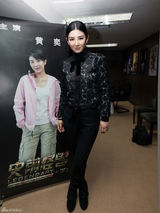 组图：《史前怪兽》首映 黄奕谈病中女儿飙泪