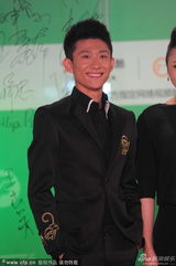 组图：上视节赵寅成钟汉良红毯惹粉丝尖叫