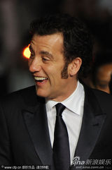 组图：妮可戛纳走红毯 长裙高贵大秀无瑕美背